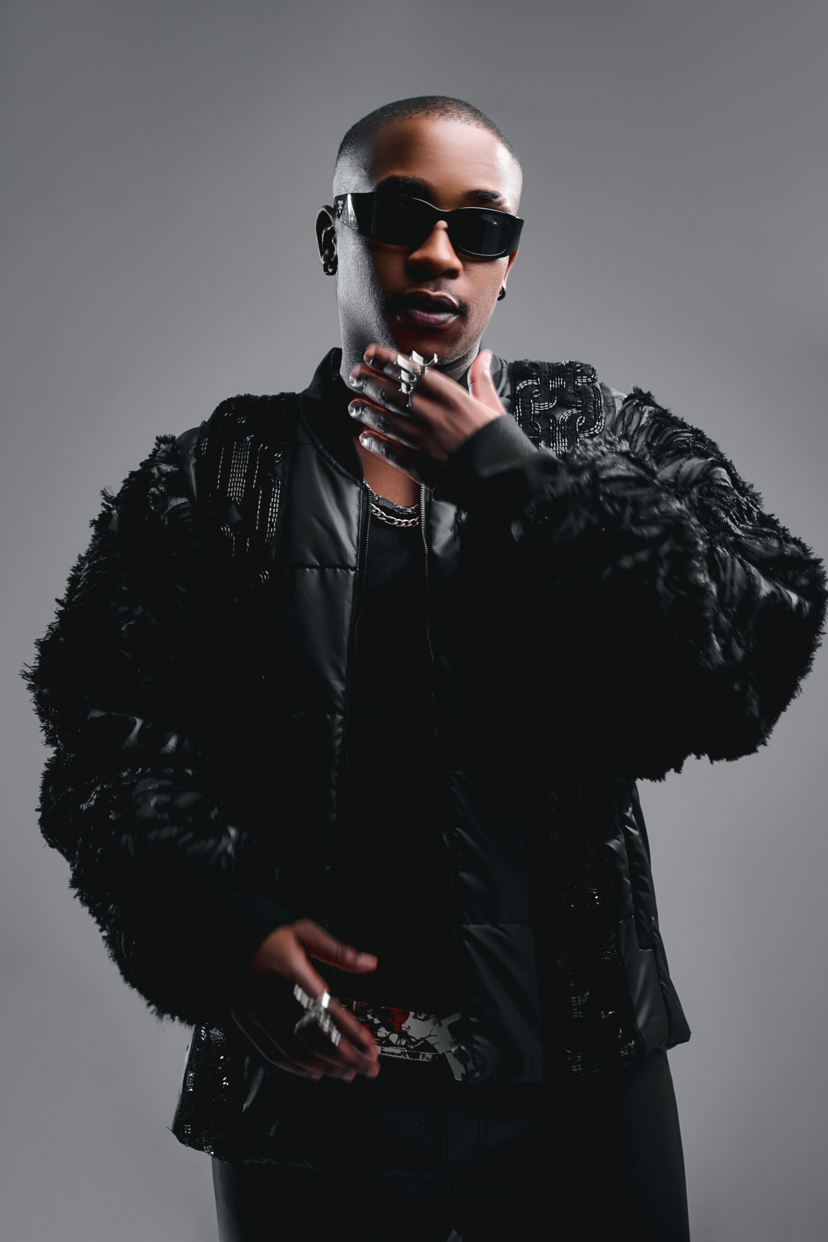 EEQUE STEPS INTO HIS HUSTLE ERA WITH NEW SINGLE SKWIZA FEATURING CH’CCO & AL XAPO